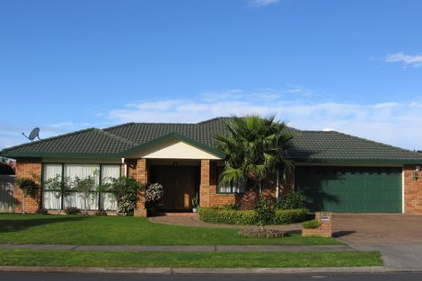 Photo of property in 16 Macnean Drive, East Tamaki Heights, Auckland, 2016