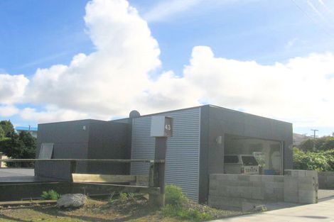 Photo of property in 43 Poto Road, Normandale, Lower Hutt, 5010