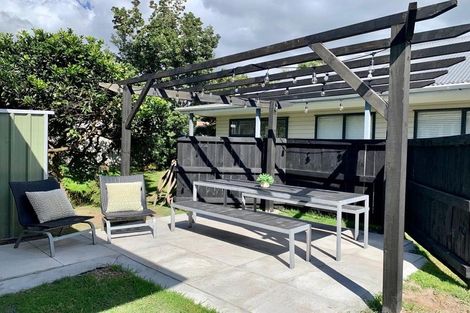 Photo of property in 67 Beach Road, Te Atatu Peninsula, Auckland, 0610