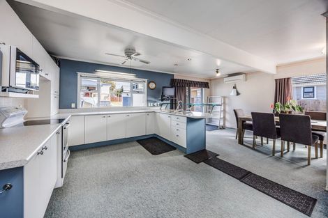 Photo of property in 15 Fields Road, Manurewa, Auckland, 2102