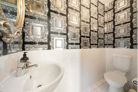 Photo of property in 2/12 Little George Street, Thorndon, Wellington, 6011