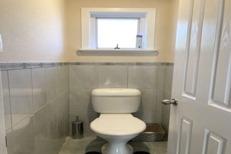 Photo of property in 14 Fairdene Avenue, Henderson, Auckland, 0610