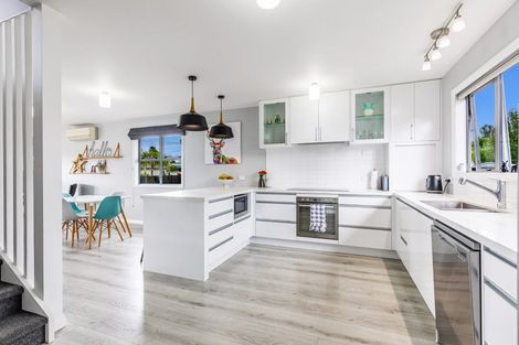 Photo of property in 103a Wharf Road, Te Atatu Peninsula, Auckland, 0610
