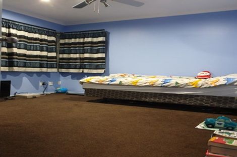 Photo of property in 86 San Marino Drive West, Henderson, Auckland, 0612