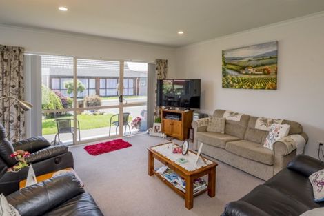 Photo of property in Rangeview Villas, 2/9 Fuller Close, Levin, 5510