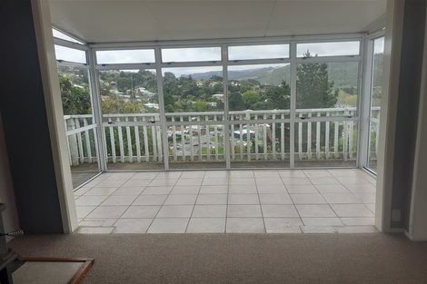 Photo of property in 32 Castle Crescent, Stokes Valley, Lower Hutt, 5019