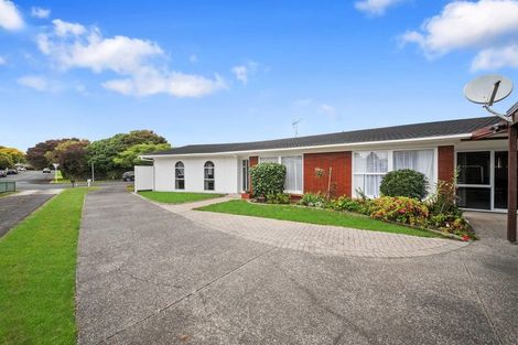 Photo of property in 10 Alf Walker Place, Papakura, 2110