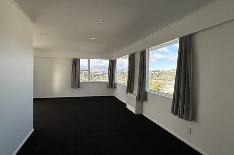 Photo of property in 74 Akaroa Drive, Maupuia, Wellington, 6022