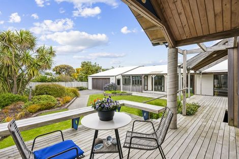 Photo of property in 5 Nuhaka Place, Paraparaumu Beach, Paraparaumu, 5032