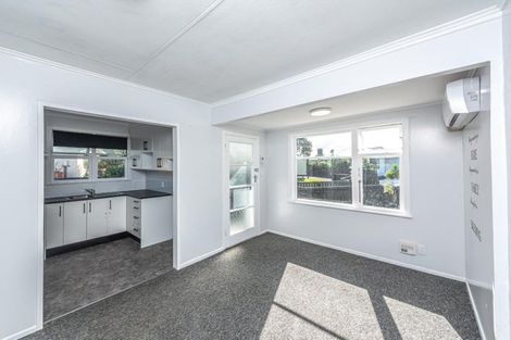 Photo of property in 1 Kupe Place, Castlecliff, Whanganui, 4501