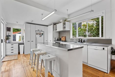 Photo of property in 13 Bracken Street, New Plymouth, 4310