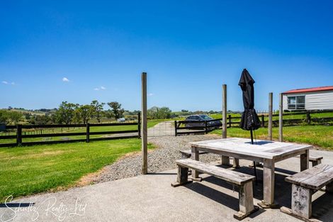 Photo of property in 35 Minnie Casey Rise, Matakohe, 0593