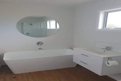 Photo of property in 57 Gloria Avenue, Te Atatu Peninsula, Auckland, 0610