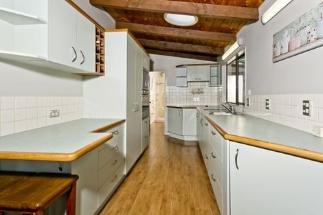 Photo of property in 8 Panorama Court, Red Beach, 0932