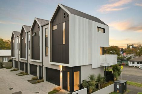 Photo of property in 1/2 Manning Street, Hamilton Central, Hamilton, 3204