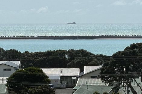 Photo of property in 11 South Road, Moturoa, New Plymouth, 4310