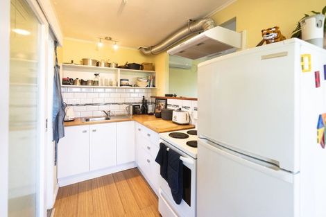 Photo of property in 17 Bedford Street, Northland, Wellington, 6012