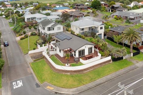 Photo of property in 117 Seaview Road, Paraparaumu Beach, Paraparaumu, 5032
