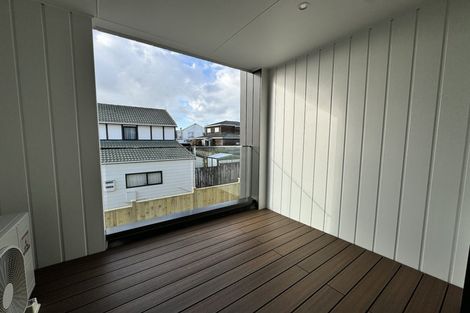Photo of property in 24 Tomintoul Place, Highland Park, Auckland, 2010