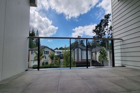 Photo of property in 10/11 Carlos Drive, Flat Bush, Auckland, 2016