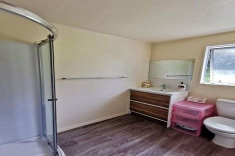 Photo of property in 25 Lambrown Drive, Totara Vale, Auckland, 0629
