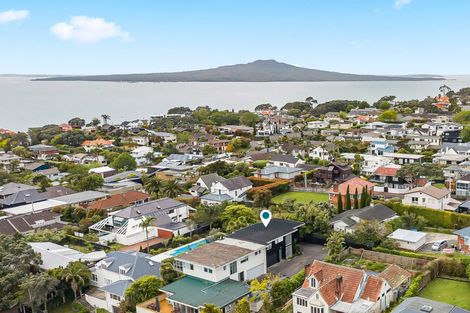 Photo of property in 2/5 Hauraki Road, Hauraki, Auckland, 0622