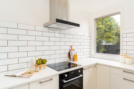 Photo of property in 5a Sequoia Place, Maoribank, Upper Hutt, 5018