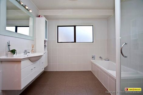 Photo of property in 150 Oaktree Avenue, Browns Bay, Auckland, 0630
