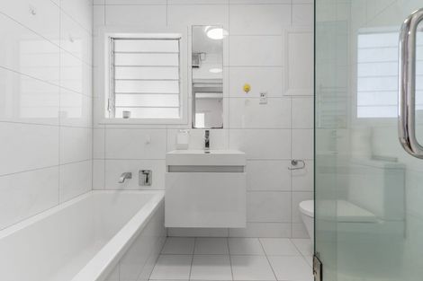 Photo of property in 47 Huka Road, Birkenhead, Auckland, 0626