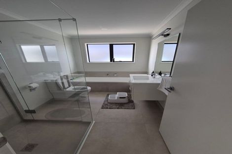 Photo of property in 38 Paparahi Place, Wainui, 0992