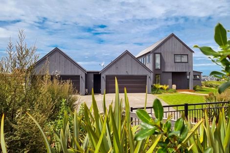 Photo of property in 9 Ridgelea Road, Long Bay, 0792