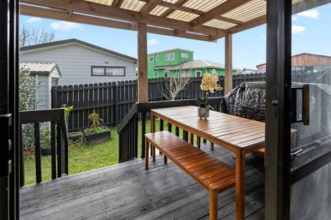 Photo of property in 1/11 Blackgate Place, Weymouth, Auckland, 2103