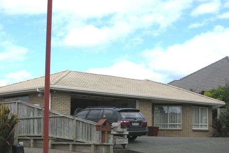 Photo of property in 14 Rosebay Rise, Henderson, Auckland, 0610