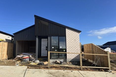 Photo of property in 31 Paretao Street, Massey, 0614