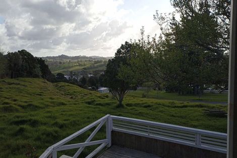 Photo of property in 15 Pohutukawa Avenue, Red Beach, 0932