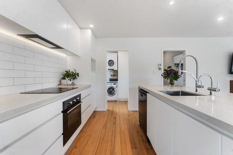 Photo of property in 2 Tyne Road, Forrest Hill, Auckland, 0620