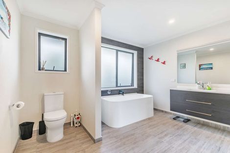 Photo of property in 12 Rehua Place, Waiwhakaiho, New Plymouth, 4312