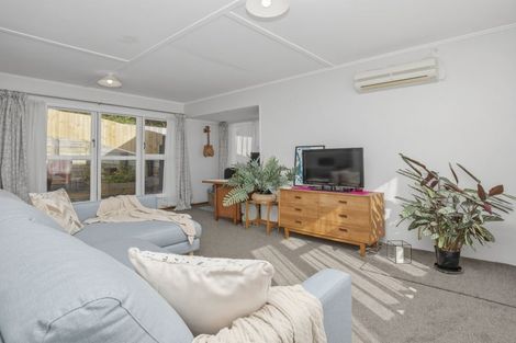 Photo of property in 8a-8b Devon Place, Cannons Creek, Porirua, 5024