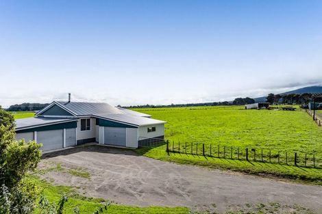 Photo of property in 2288 Eltham Road, Awatuna, Hawera, 4679