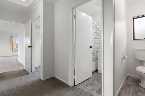 Photo of property in 2/15 Sevilla Place, Unsworth Heights, Auckland, 0632