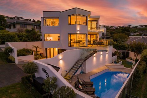 Photo of property in 2/60 Moncks Spur Road, Redcliffs, Christchurch, 8081