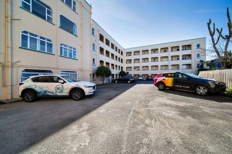 Photo of property in Devonport Apartments, 50/127 Saint Aubyn Street, New Plymouth, 4310