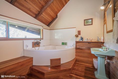 Photo of property in 35 Whiritoa Beach Road, Whiritoa, Whangamata, 3691