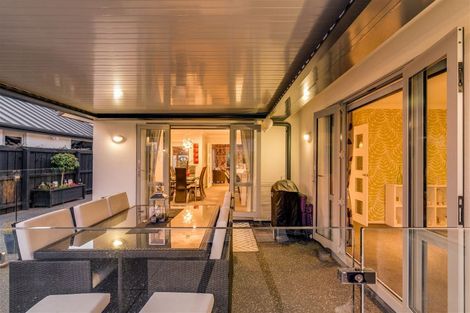 Photo of property in 6 Lakebridge Place, Parklands, Christchurch, 8083