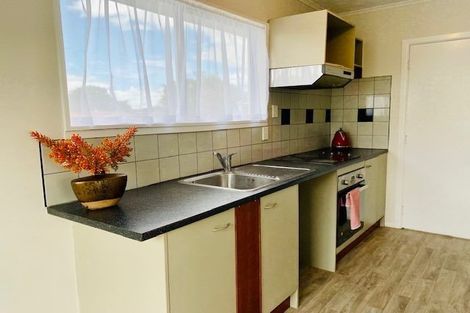 Photo of property in 21 Kemble Close, Mangere, Auckland, 2022