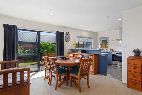 Photo of property in 15 Edgewater Grove, Whakatane, 3120