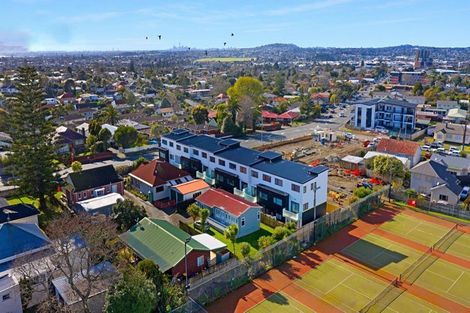 Photo of property in 1/3238 Great North Road, New Lynn, Auckland, 0600