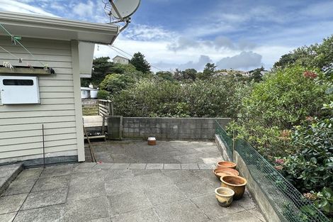 Photo of property in 9 Omega Street, Newlands, Wellington, 6037