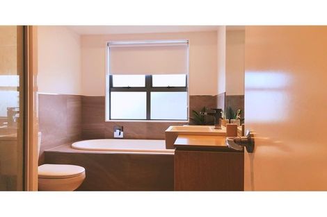 Photo of property in 68 Mackay Drive, Greenhithe, Auckland, 0632