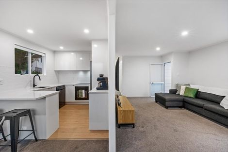 Photo of property in 24 Halloran Place, Massey, Auckland, 0614